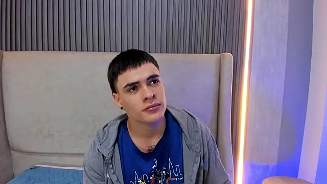 دردشة BenitoSaenz الجنسية المباشرة