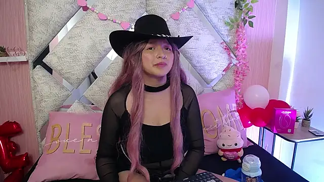 XXX chat uživo modela CandySwan