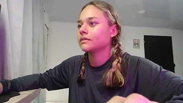 Chat +18 de LittleCheerry69 ao vivo