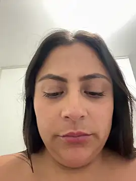 Angie_e Adlı Modelin Canlı XXX Sohbeti