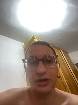 gloria7v05 Adlı Modelin Canlı XXX Sohbeti