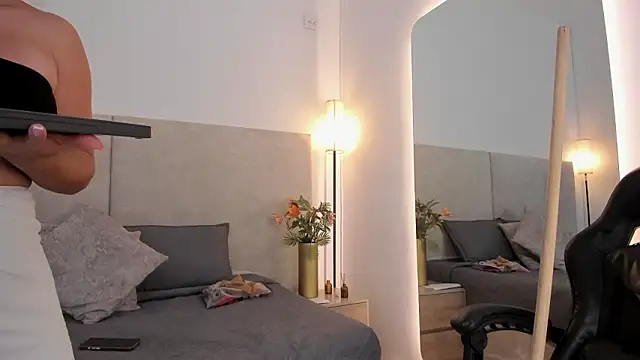 Saori_newman Chat XXX live