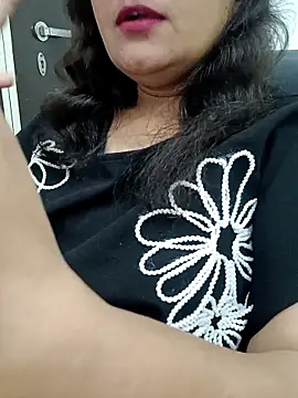 piryasharma005 Adlı Modelin Canlı XXX Sohbeti