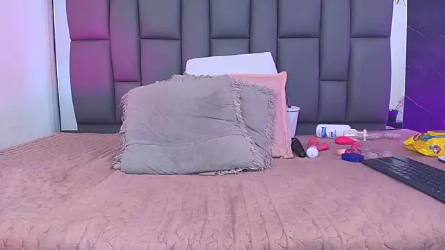 _MiaBrown_ Chat XXX live