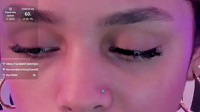 CarolineFyre élő XXX-chatje