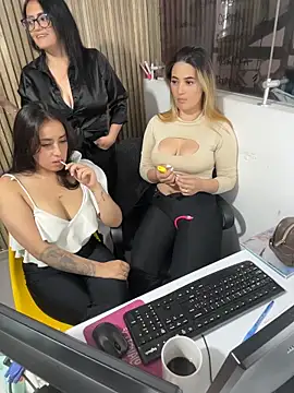 Antonella_Julieta 网络视讯表演