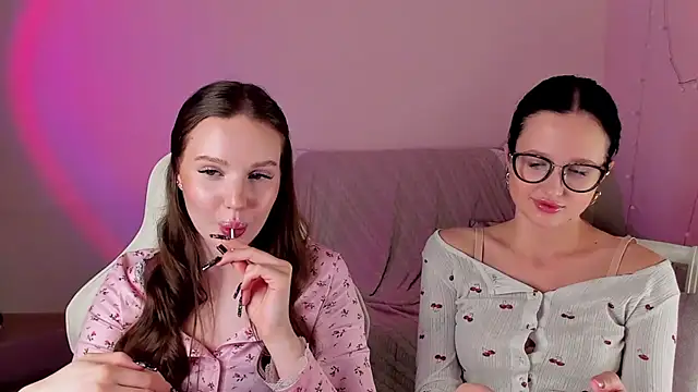 Chat +18 de MishkaMe ao vivo