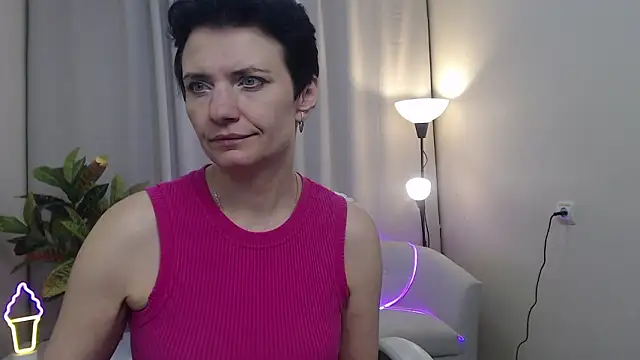 Show modela AvaSaturnian na web-kameri