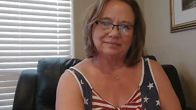 BustyAnnie Show Webcam