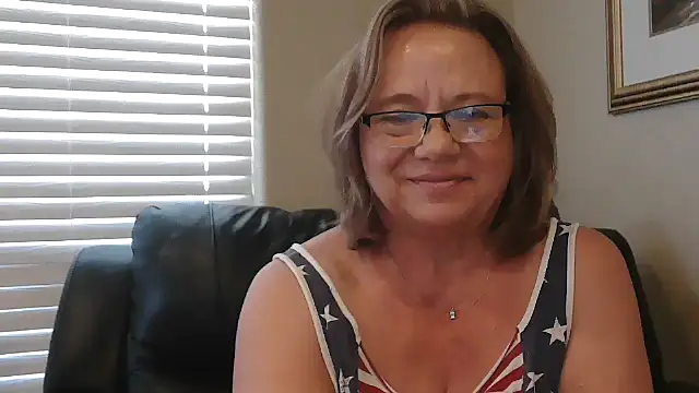 BustyAnnie 现场XXX聊天