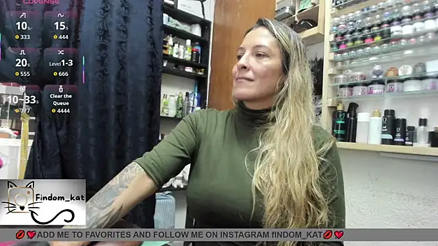 Pokazy przed kamerką – Katt-findom