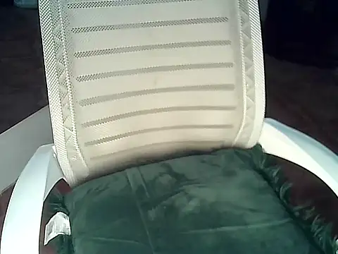 FallsForHerSmile's Live XXX Chat