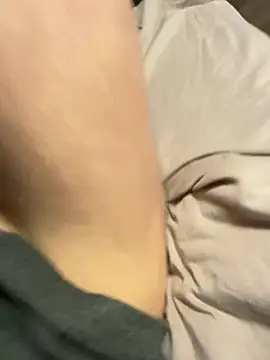 Jan4576: διαδικτυακό σόου στην κάμερα