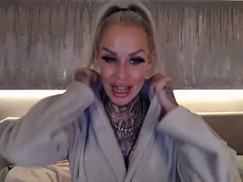 Sophie-Logan-Ink – Naživo XXX chat