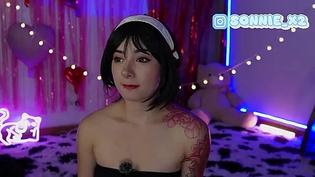 Sonnie_mami élő XXX-chatje