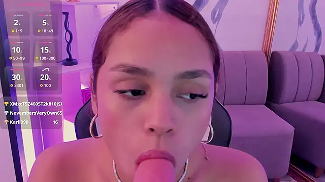 แชท XXX สดของ CarolineFyre