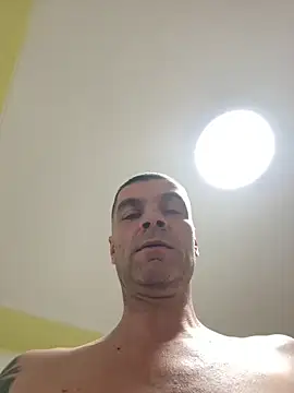 DOMINATOR_SIR-MASTERn Webbikameraesitys