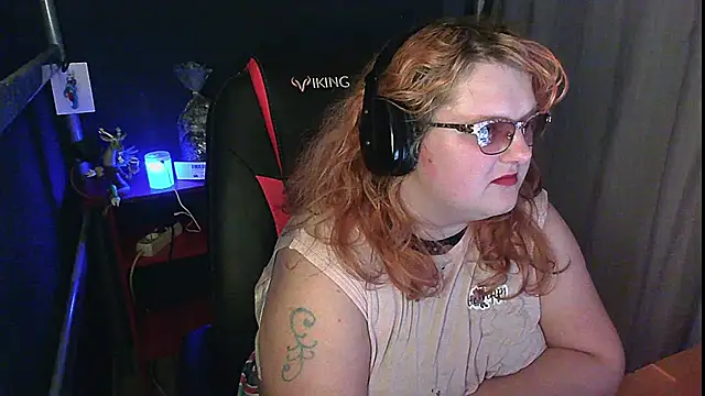 Freya_Ethel: διαδικτυακό σόου στην κάμερα