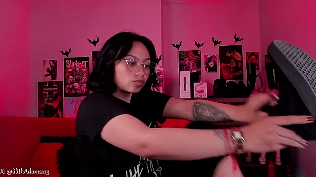 lilith-deveraux Adlı Modelin Canlı XXX Sohbeti