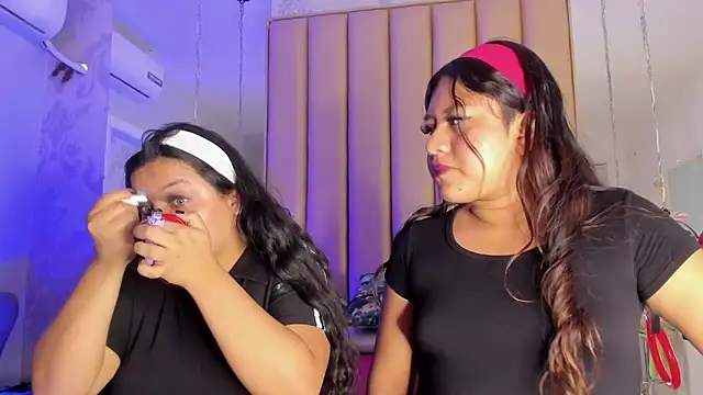 KonyBell Adlı Modelin Canlı XXX Sohbeti