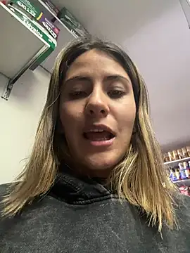 Andrea_19blonde Obrolan Langsung XXX