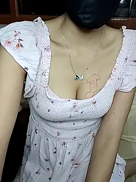 Isha_Sax: διαδικτυακό σόου στην κάμερα