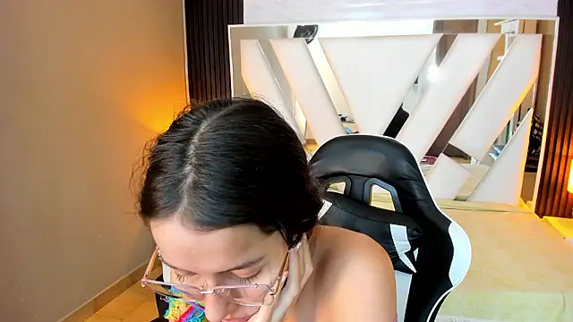 Czat XXX na żywo – Linda4Petite