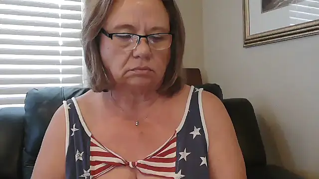 BustyAnnie Adlı Modelin Canlı XXX Sohbeti