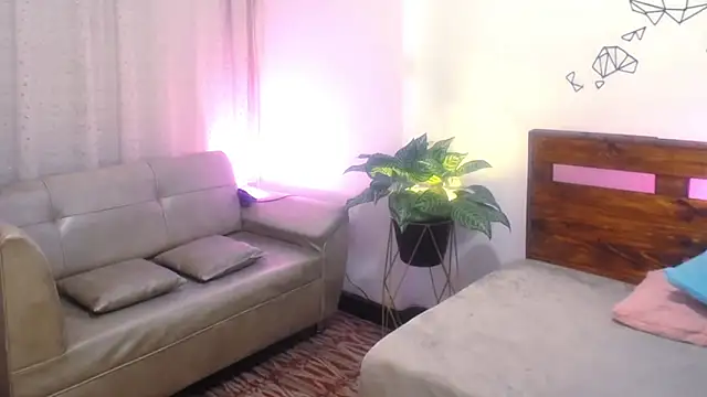 دردشة Yeseniaa25_ الجنسية المباشرة