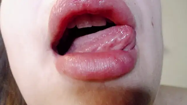 Chat +18 de AliseSexyDoll777 ao vivo