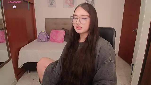 Miley_Baker élő XXX-chatje