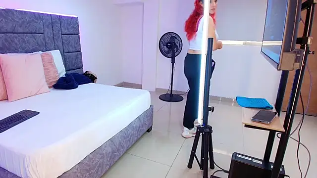 Dakota_Megan_69 网络视讯表演