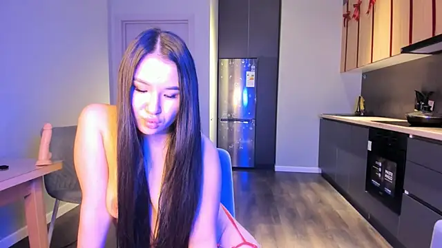 sun_hee Show in webcam