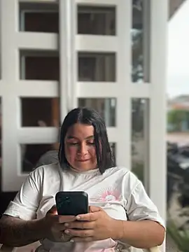 Pretty_Isadora: απευθείας συνομιλία ΧΧΧ