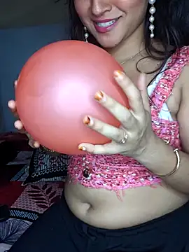 Saumyy Chat XXX live