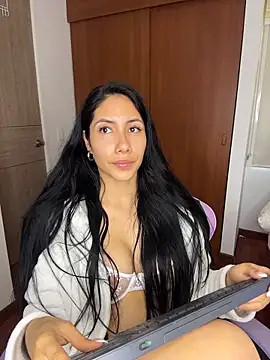 ArianaReynoldss Adlı Modelin Canlı XXX Sohbeti