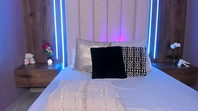 Czat XXX na żywo – LucySalvatore_