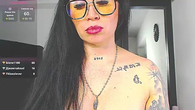 Vicky_hotmilf's Live XXX Chat