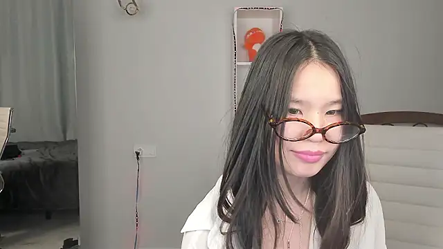 XXX chat uživo modela amiya_cute