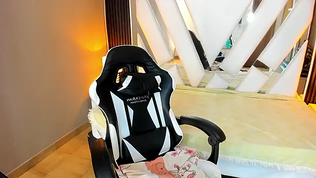 Linda4Petiten Live XXX chat