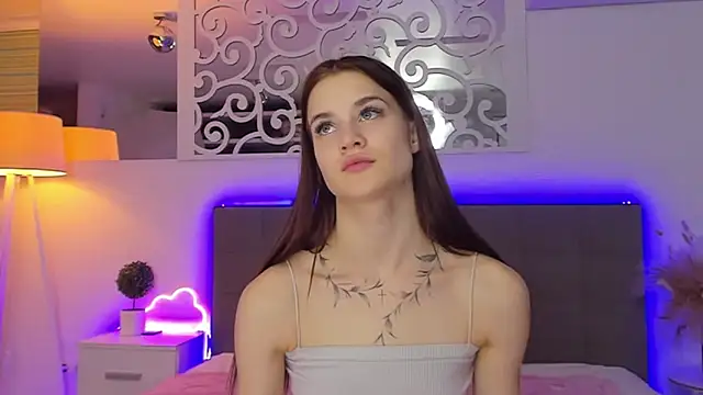 LuisaCloverのライブXXXチャット