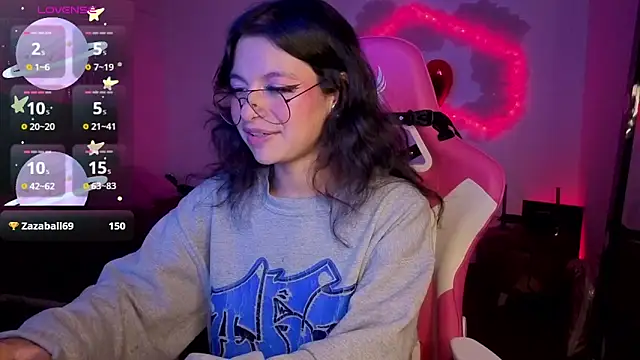 Онлайн чат XXX larah_uwu