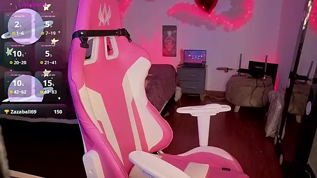 larah_uwu Live XXX Chat