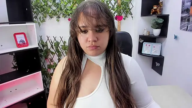 LucyOwen_18's Webcam Show