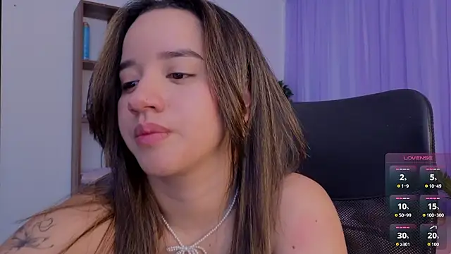 emilyrouxe élő XXX-chatje