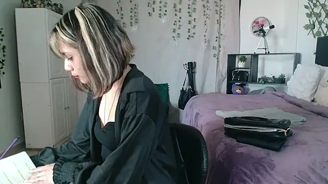 Czat XXX na żywo – Dama_Scarlata18