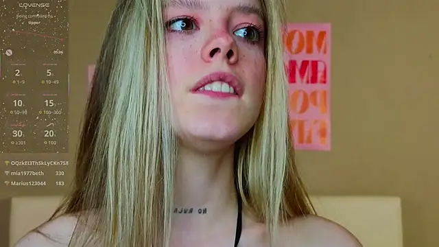 TiffinyMergist Adlı Modelin Canlı XXX Sohbeti