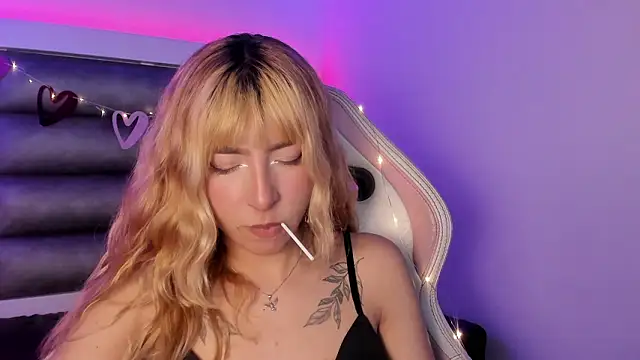 adhalee_js Adlı Modelin Canlı XXX Sohbeti