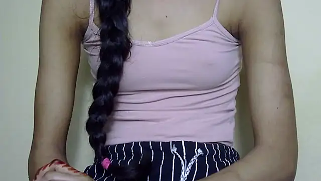 Anu_tiny Chat XXX in diretta