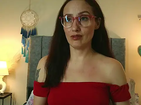 IberianMoonMK Show in webcam